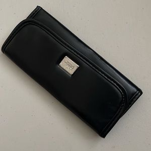 (🌸 3 for $20) it Brushes trifold holder